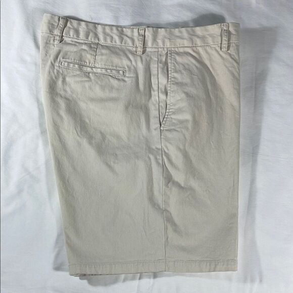 Old Navy mens stone khaki basic Slim flat front 8" inseam chino shorts - size 42 - Picture 8 of 11